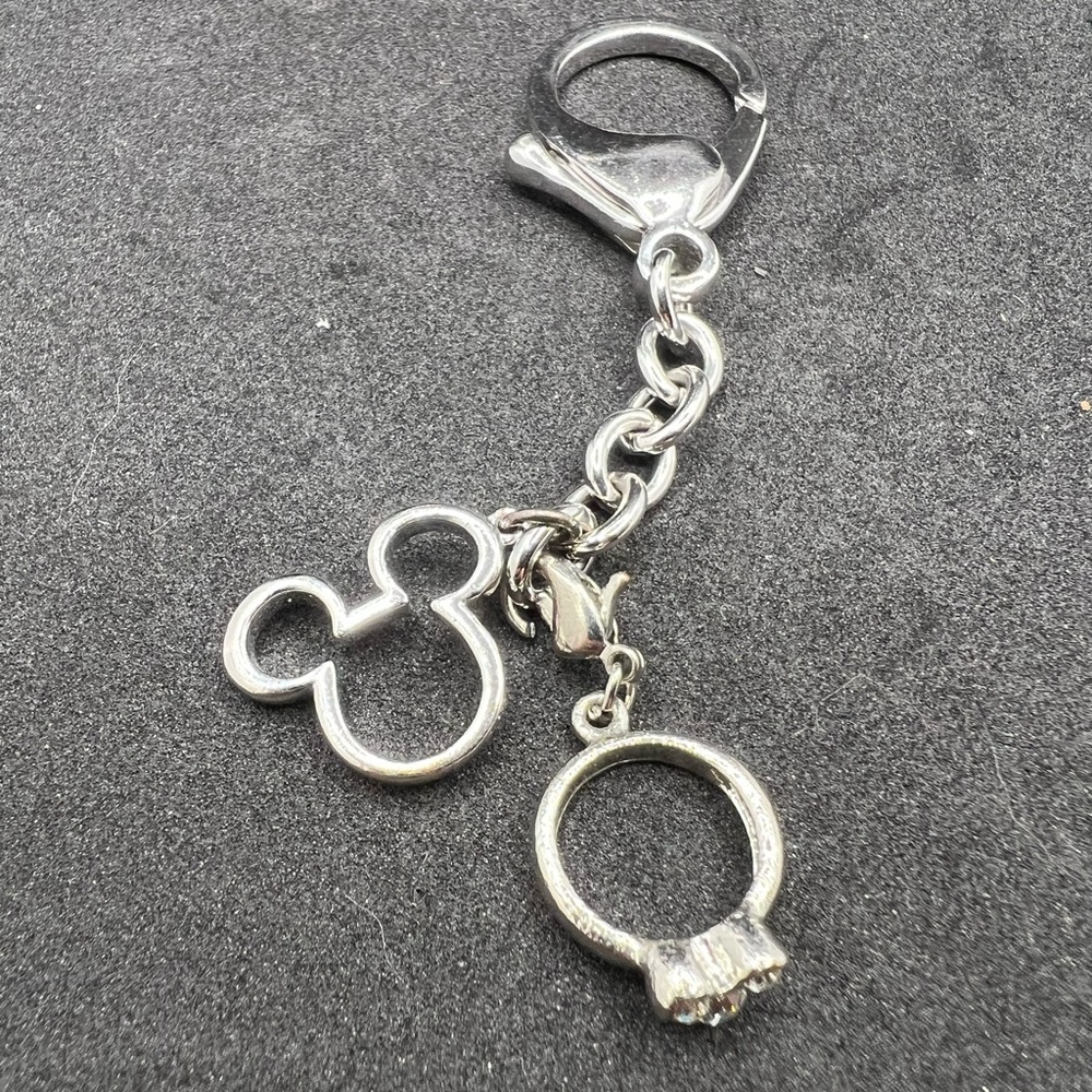 🥰 4/$25- Keychain - Mickey & Ring